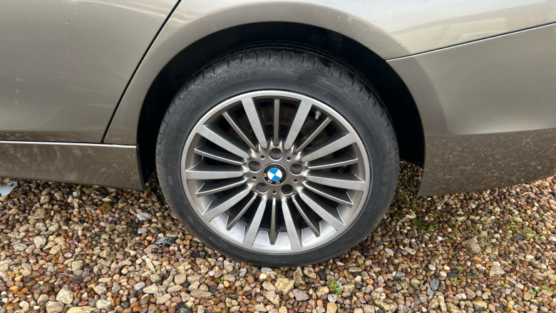 BMW 3 Series 330d xDrive Luxury 4dr Step Auto Diesel Saloon